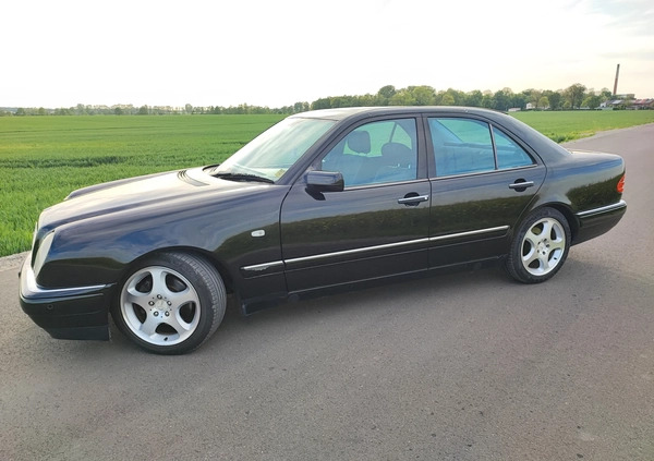 Mercedes-Benz Klasa E cena 23999 przebieg: 308147, rok produkcji 1999 z Ozorków małe 379